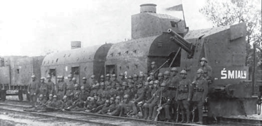 Групповой снимок на память. Команда бро-
непоезда «Smialy», 1918 год